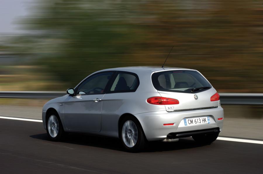  Alfa Romeo 147 3-Door (937A) 2004 года  (фото 10 из 48)